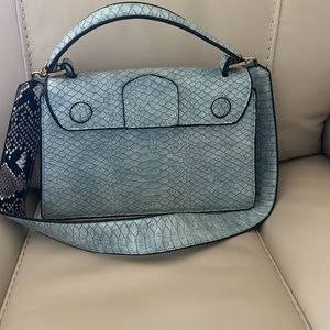 🥳Host Pick 🥳Azulu baby blue crossbody animal skin style